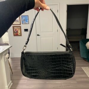 Elegant Black Crocodile-Embossed Women's Bag